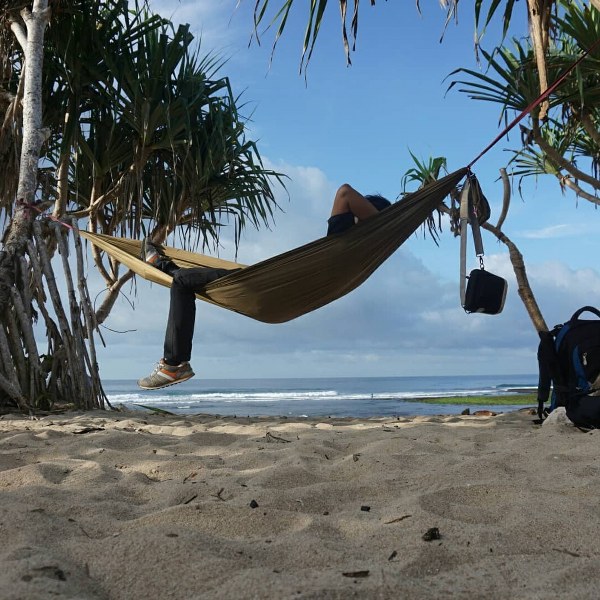 Pantai sepi dan indah Pantai Sanglen yogyakarta