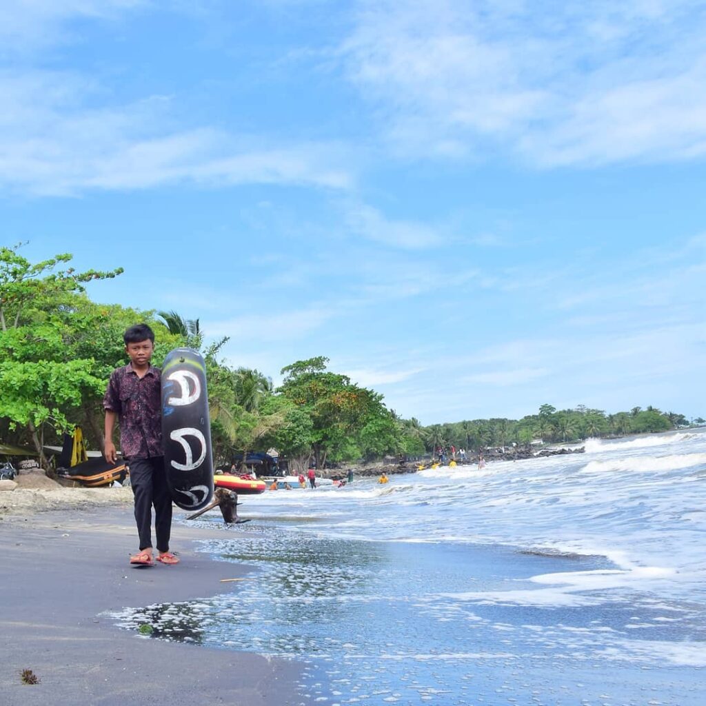 Pantai Lagundi Anyer Pantai Unik Dan Terbaik Di Banten Sering Jalan