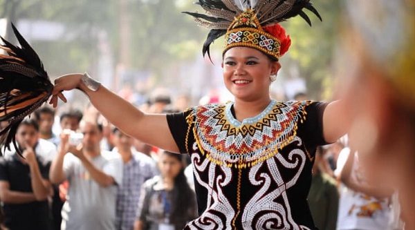 Taa Dan Sapei Sapaq Pakaian Adat Daerah Kalimantan Utara Sering Jalan