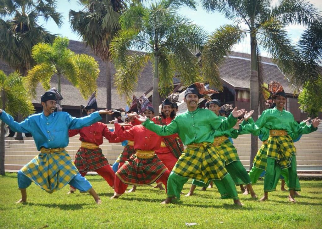 Asal Usul Dan Sejarah Tari Gandrang Bulo Sering Jalan