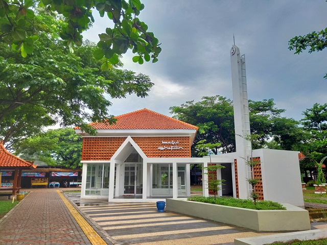 Masjid Pantai Prigi Trenggalek