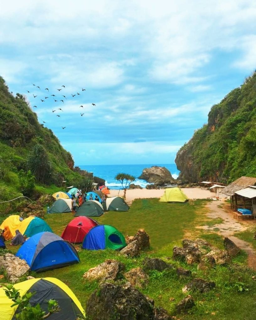 Camping di Pantai Wohkudu Yogyakarta