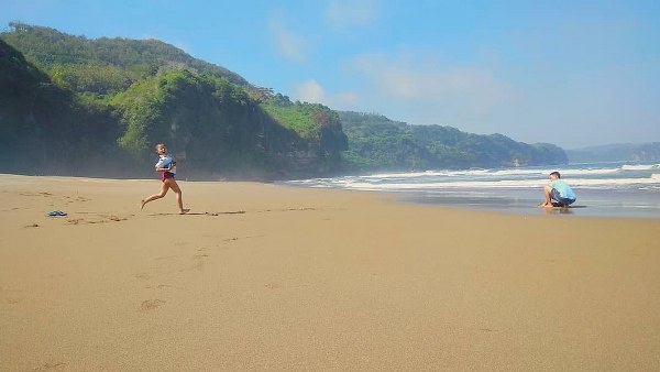 Pantai Sine Tulungagung Sering Jalan