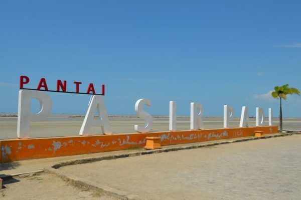 6 Pantai Keren di Pulau Bangka Wajib Dikunjungi 2