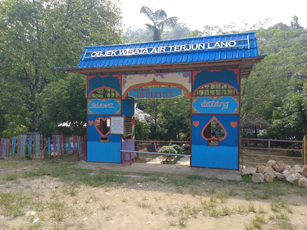 Gerbang Masuk Air Terjun Lano