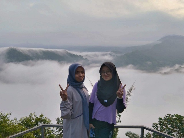 Pesona Puncak Bangku Rancah
