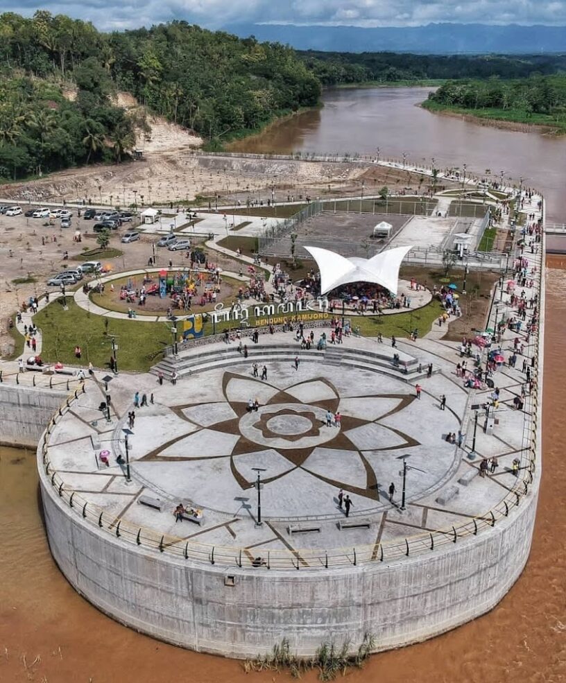 Taman di Bendungan Kamijoro Pajangan Bantul
