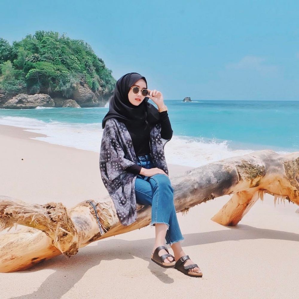 7-inspirasi-ootd-ke-pantai-untuk-hijaber-sering-jalan
