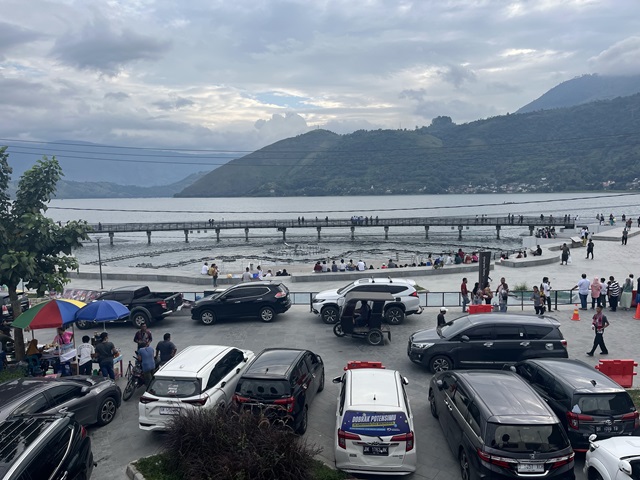 Pantai Lopian Samosir Danau Toba