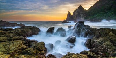 Pantai Watu Lumbung