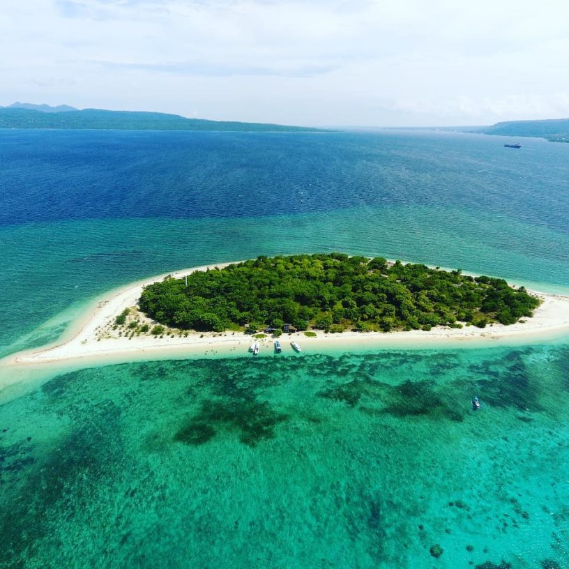 Kite surfing dan snorkling sampai puas