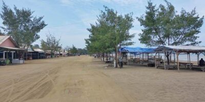 kawasan wisata Pantai Pakis Karawang