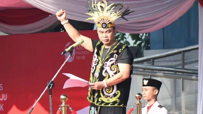 pakaian adat king kabo