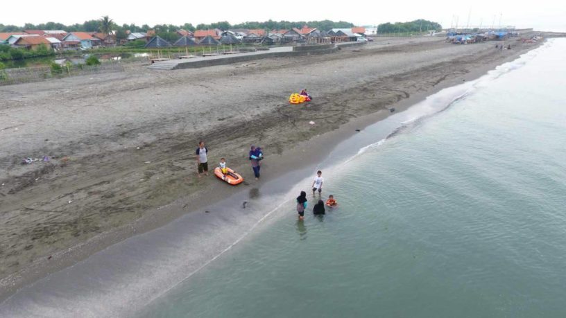 pantai sedari karawang