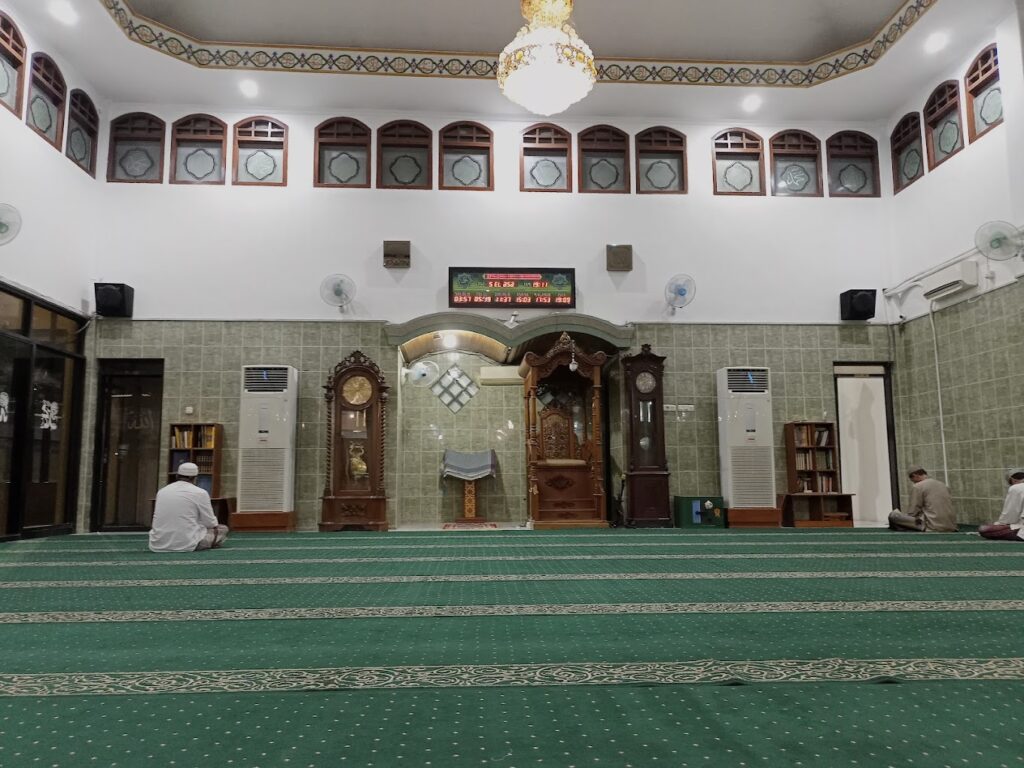tempat shalat di Masjid Al Kubro Surabaya