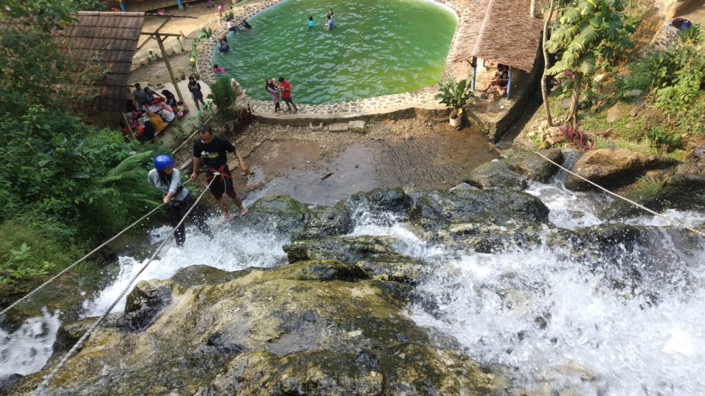 Panorama Pelangi di Curug Cibungbulang Bogor 2