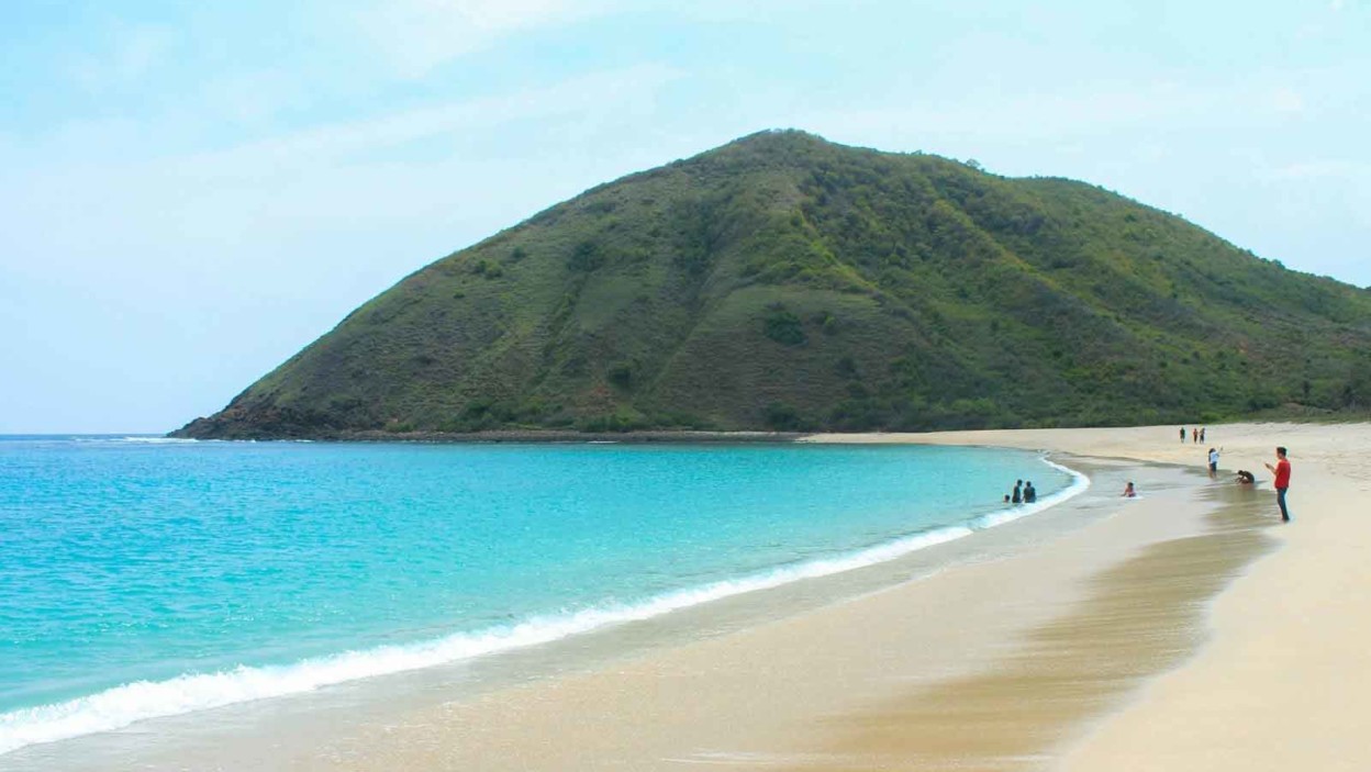 Pantai Mawun,Tempat Wisata di Praya Kabupaten Lombok Tengah