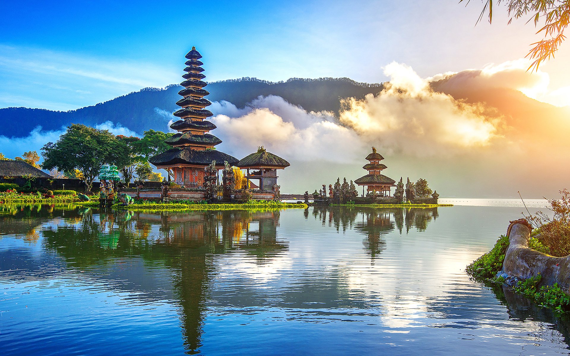 Pura Ulun Danu Bratan - Tempat Wisata di Tabanan
