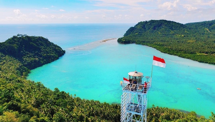 Mercusuar Tanjung Bobo, Tempat Wisata di Jailolo Halmahera Barat