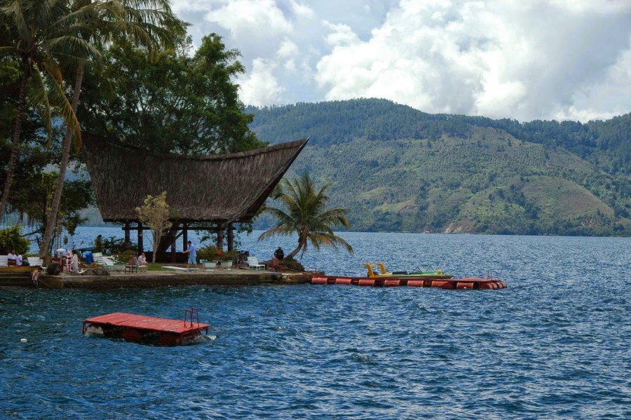 Pantai Lumban Silintong. Foto: blog.airyrooms.com