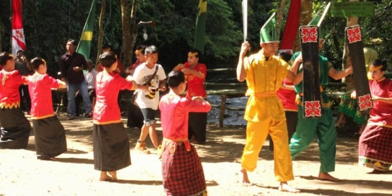 Tirawuta Tradisi Khas Masyarakat di Tirawuta