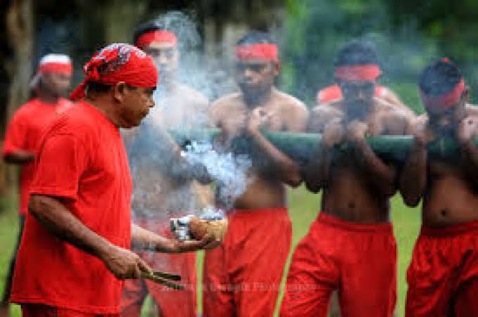 Tari Bambu Gila