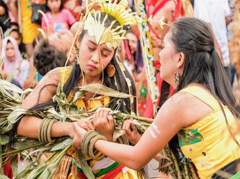 5 Upacara Adat Suku Dayak Yang Masih Dilakukan - Sering Jalan