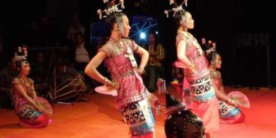 sejarah tari Lariangi