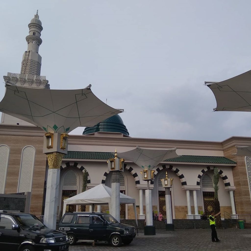 Mirip Masjid Nabawi, Inilah Pesona Masjid Ar Rahman Blitar