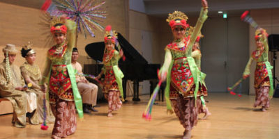 Tari Putri Bekhusek