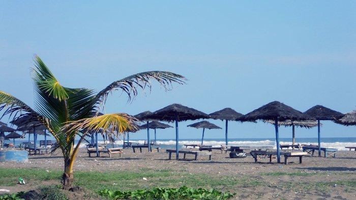 Fasilitas Wisata di Pantai Widarapayung, Cilacap, Jawa Tengah