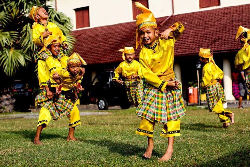 Anak-anak Menarikan Tari Gandrang Bulo. Foto: instagram / visit_sulsel