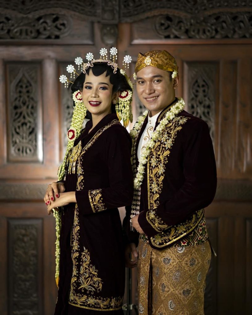 5 Baju Adat pengantin Jawa Barat - Sering Jalan