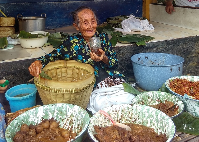 Gudeg Mbah Lindu, Tempat makan murah di Malioboro Yogyakarta