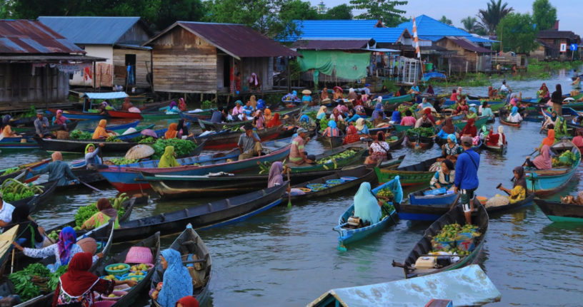 Pasar Terapung Lok Baintan, Kabupaten Banjar, Kalimantan Selatan. Foto: pesona.travel