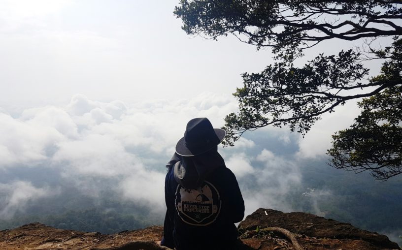 Pemandangan dari puncak bukit tiong kandang_sitimustiani