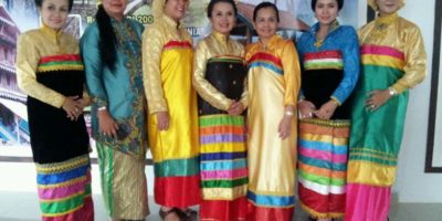 6 Pakaian Adat Daerah Sulawesi Tenggara 1