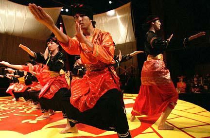 Tari Mancak Ambek Ambek