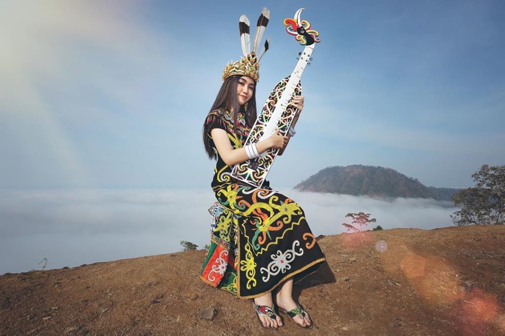 Sampek adalah Alat Musik Tradisional Kalimantan