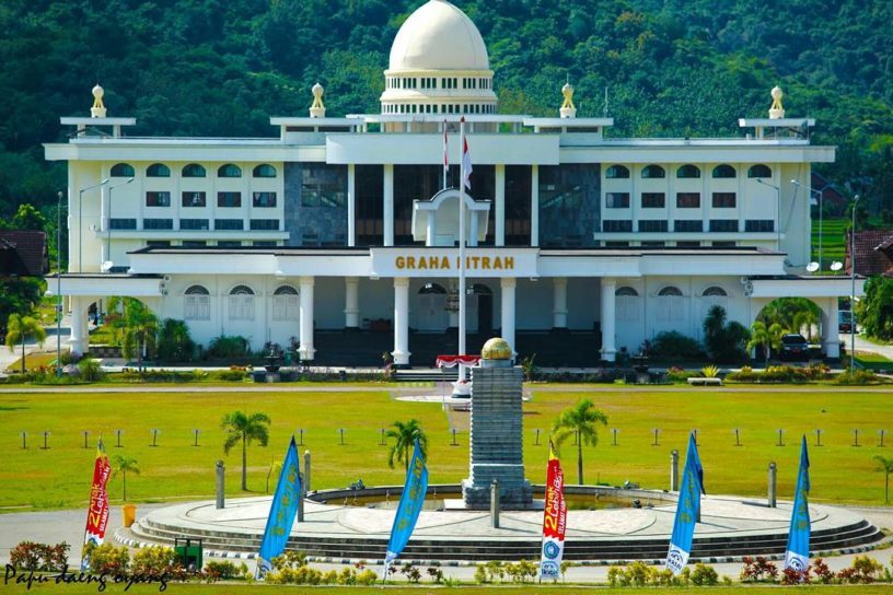 alun alun kota taliwang kabupaten sumbawa barat