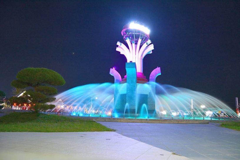 bundaran kota Pasangkayu saat malam hari