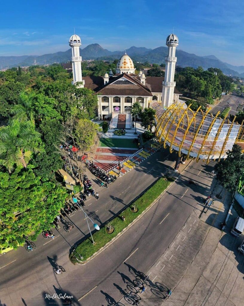 Pesona Masjid Al Fathu Soreang Bandung yang Megah - Sering Jalan