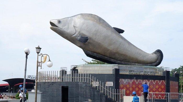 tugu terbesar di indonesia