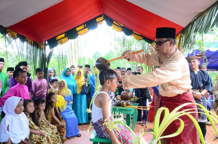 Mandi Safar Upacara Adat Jambi