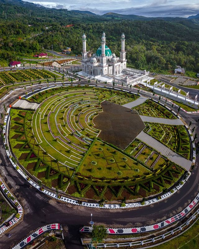 Masjid Agung Syahrun Nur di Sipirok yang megah