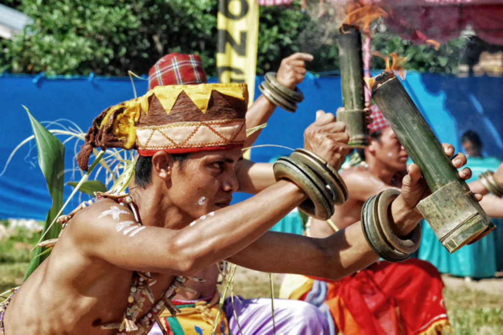 5 Suku Di Kalimantan Tengah Yang Terkenal - Sering Jalan