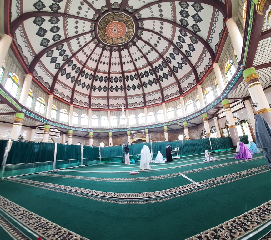 bagian dalam Masjid Istiqlal Bandar Jaya