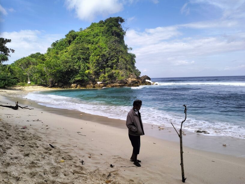 Pantai Batu Bengkung