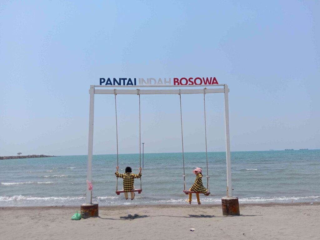 Pantai Bosowa Makassar