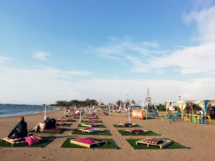 Pantai Bosowa di Makassar